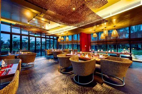 Dịch vụ và thái độ của nhân viên