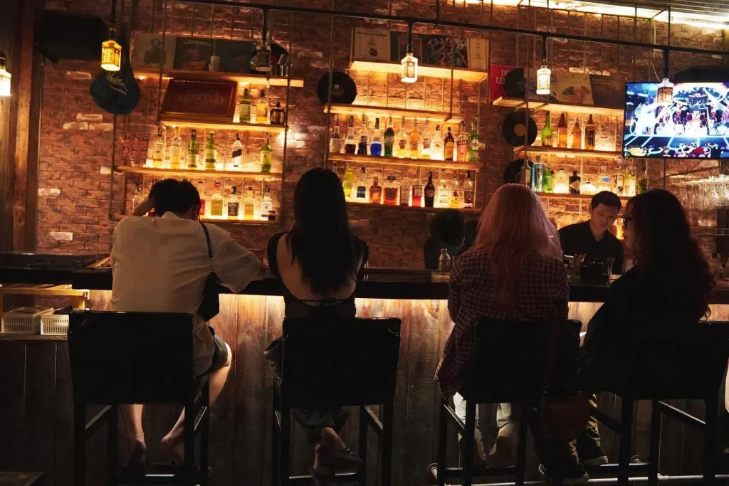 Tại Sao Không Gian Bar Ấm Cúng Lại Được Ưa Chuộng?