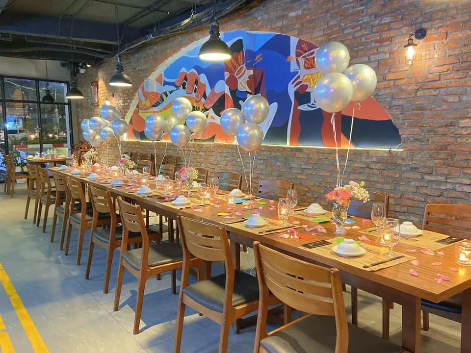 Tiệc "Chill" Với View Đẹp: Rooftop Bar Không Thể Bỏ Qua