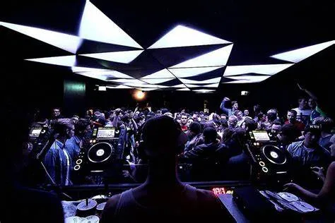 Vì sao Hip Hop lại có sức hút đặc biệt tại các club?