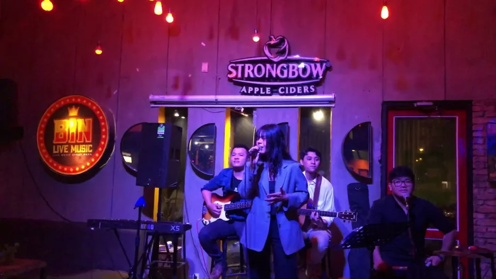 Vì sao club có live band luôn thu hút?