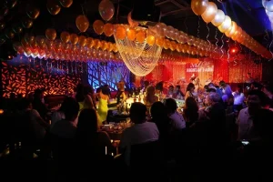 club mở cửa đến sáng