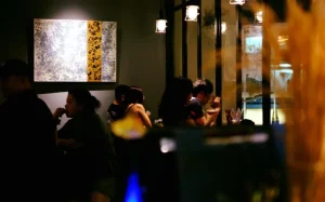 không gian bar ấm cúng